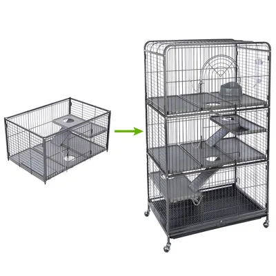 Přeměna nízké klece na vysokou vícepodlažní klec s rampami a plošinami. Kovová konstrukce s kolečky pro mobilitu. Přeměna nízké klece na vysokou vícepodlažní klec s rampami a plošinami. Kovová konstrukce s kolečky pro mobilitu.