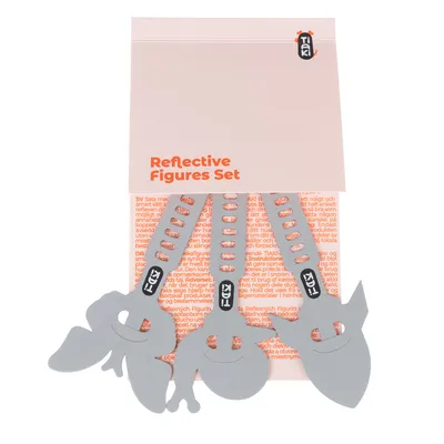 Tiki Reflective Figures Set, fényvisszaverő figurák állítható pántokkal. A csomagoláson a terméknév és részletek narancssárga betűkkel.