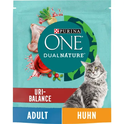 Purina ONE DualNature Uri-Balance Adult kyckling. Förpackning med ingredienser som kycklingkött, tranbär och örter.