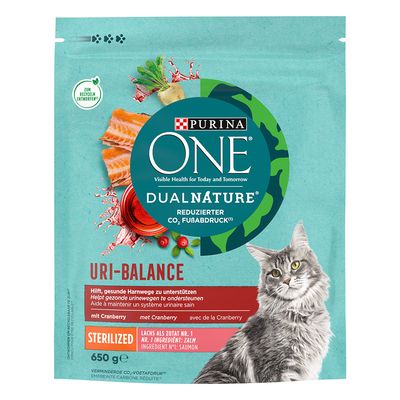 PURINA ONE Dual Nature Sterilized lazac & áfonya 650 g