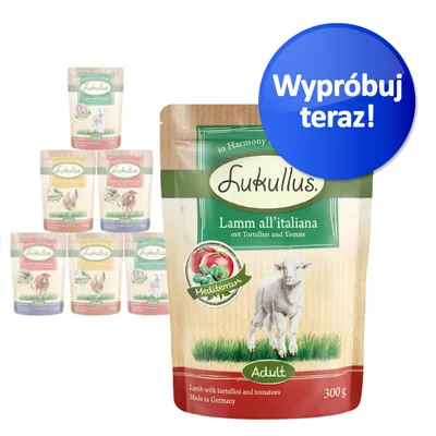 Lukullus Lamm all’italiana mit Tortellini und Tomate, Adult, 300 g. Widoczne różne warianty smakowe w tle. Niebieskie kółko z napisem: Wypróbuj teraz!