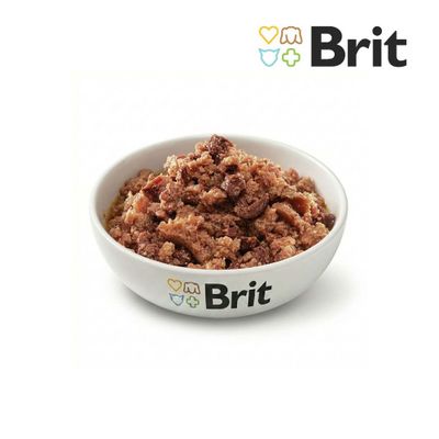 Brit PATÉ & MEAT Beef. Pure paté with whole pieces of organs & meat. GRAIN FREE, SOY & GMO FREE. Εικόνα συσκευασίας με κομμάτια βοδινού κρέατος.