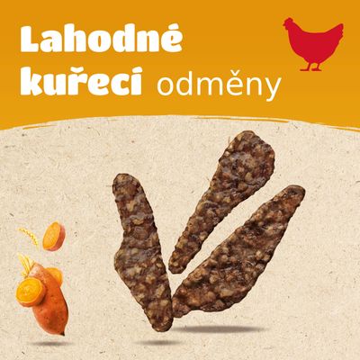 Lahodné kuřecí odměny, zobrazeny tři kousky pamlsků, ilustrace batátu a obilí, silueta slepice v pravém horním rohu.