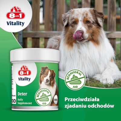 8in1 Vitality Deter Daily Supplement, suplement behawioralny, 100 tabletek. Zielona etykieta z wizerunkiem psa i symbolem przeciwdziałania niepożądanemu zachowaniu.