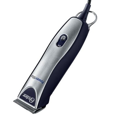 Elektrisk klippemaskine med metal- og plastkrop, mærket Oster PowerMax, tænd/sluk-knap synlig på siden.