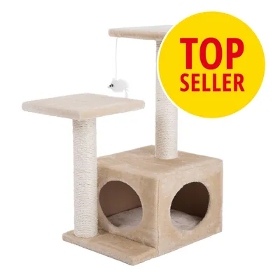 Klösträd i beige tyg med två plattformar, sisalstolpar och en kubformad koja. Hängande leksaksmus synlig. Gul cirkel med röd text: TOP SELLER.