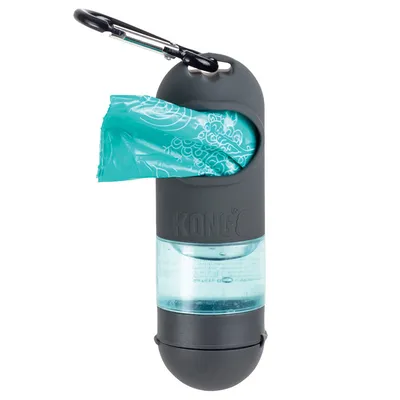 KONG dispenser voor hondenpoepzakjes, grijs met karabijnhaak en turquoise zakjes. Onderste deel transparant voor het opbergen van accessoires.