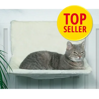 Harmaa kissa makaa valkoisella patjalla, joka on kiinnitetty lämpöpatteriin. Keltainen merkki: TOP SELLER.