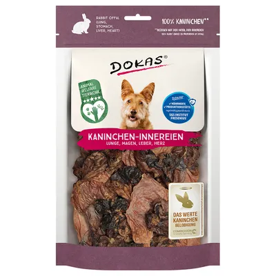 Balení DOKAS Kaninchen-Innereien, viditelné sušené vnitřnosti králíka (plíce, žaludek, játra, srdce), text: 100% Kaninchen, Animal Welfare Tierwohl, SGS Institut Fresenius.
