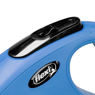 Flexi hondenriem in blauw met zwarte bedieningsknop en zichtbaar Flexi-logo.