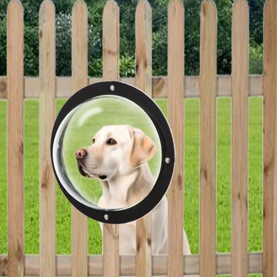 Dôme transparent en plastique avec base noire et logo Trixie visible, 4 trous de fixation sur la base. Aucun autre texte ou accessoire visible.