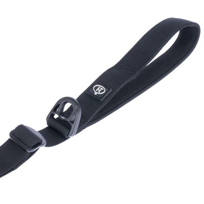 Cintura in nylon nero con fibbia regolabile e anello in metallo, logo 'N' visibile sulla fascetta.