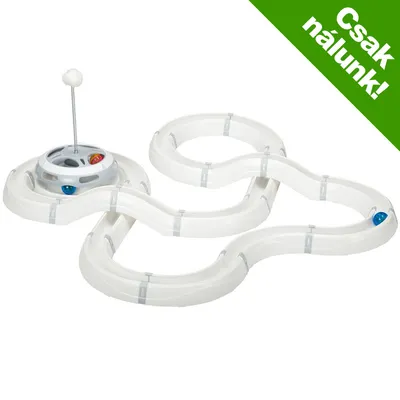 Fehér műanyag macskajáték pályarendszer, több kék golyóval és rugós labdával. Sarokban zöld mező: Csak nálunk!