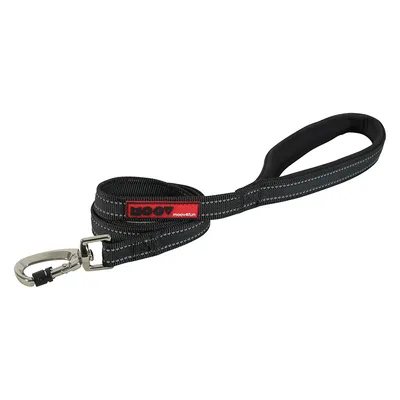 Laisse noire en tissu avec poignée rembourrée, mousqueton métallique et étiquette rouge visible portant la marque 'moov moov4fun'.
