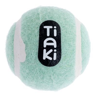 Piłka do zabawy Tiaki w kolorze miętowozielonym z białymi paskami i czarnym logo Tiaki.