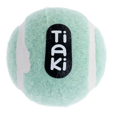 Tiaki hrací míček v mátově zelené barvě s bílými pruhy a černým logem Tiaki.