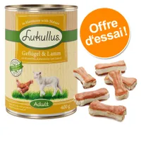 Boîte Lukullus Geflügel & Lamm 400 g avec image de poule et agneau, friandises en forme d’os à côté, pastille orange « Offre d’essai ! » visible.