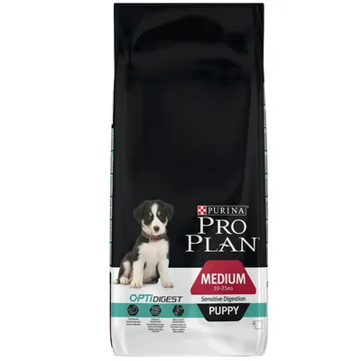 Balení krmiva Purina Pro Plan Medium Puppy OptiDigest Sensitive Digestion 10–25 kg, obrázek štěněte na přední straně, viditelné označení pro citlivé trávení.