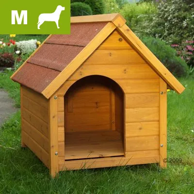 Puisesta laudasta valmistettu koirankoppi, harjakatto punaisella katemateriaalilla. Vasemmassa yläkulmassa vihreä laatikko, jossa valkoinen M-kirjain ja koiran siluetti.