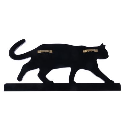 Черное настенное украшение в форме кошки с двумя золотистыми креплениями на задней стороне.