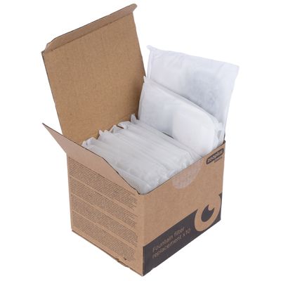Geöffneter Karton mit 10 Ersatz-Filtersätzen für Trinkbrunnen, Verpackung mit Aufschrift 'Fountain filter replacement x10' und Zooplus-Logo sichtbar.