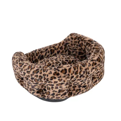Panier pour animal en tissu à motif léopard, bords hauts et coussin intégré, fond noir visible.