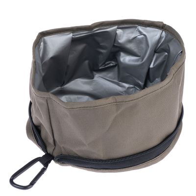 Сгъваема, водоустойчива купа за храна от сив плат с карабинер за закрепване. Вътрешно покритие от сребрист материал.
