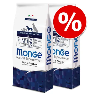 2 sacos de Monge Natural Superpremium Rich in Chicken para perros adultos medianos 10–32 kg, 12 kg cada uno. Etiqueta: Made in Italy, primer ingrediente pollo, oferta con símbolo de porcentaje.