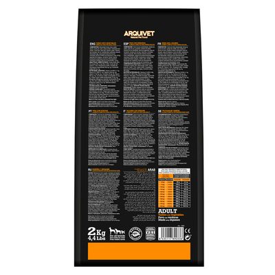 Parte de trás da embalagem Arquivet Natural Pet Food, 2 kg, com texto multilingue, tabela de doses diárias por peso do cão e indicação 'ADULT' peru com vegetais. Código de barras visível.