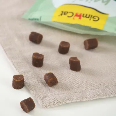 GimCat Mini Sticks - пиле с котешка мента (50 г)