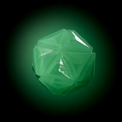 Minge de joc verde cu design geometric, potrivită pentru joacă interactivă. Minge de joc verde cu design geometric, potrivită pentru joacă interactivă.