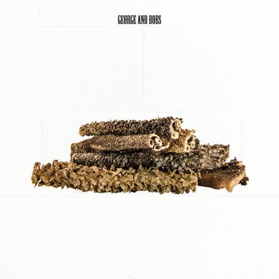 George and Bobs. Высушенные говяжьи рубцы разных размеров и текстур, подходят как натуральная жевательная закуска для собак.