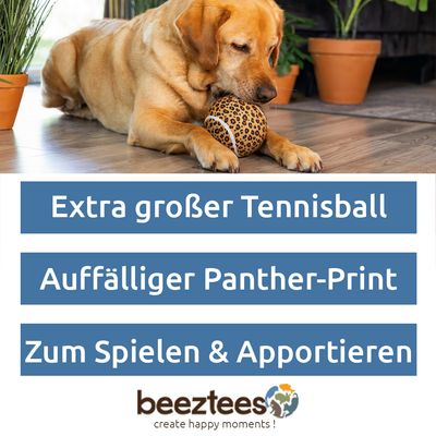 Extra großer Tennisball mit auffälligem Panther-Print. Zum Spielen und Apportieren. Beeztees Logo unten mit Slogan 'create happy moments!'.