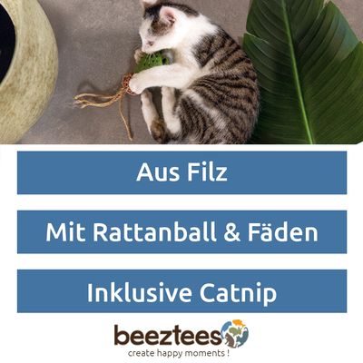 Beeztees Spielzeug aus Filz, mit Rattanball und Fäden, inklusive Catnip. Markenname Beeztees mit Slogan 'create happy moments!'.