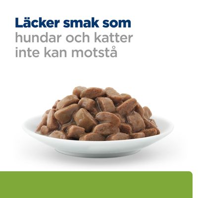 Skål med bruna köttbitar i sås, Text: Läckra smaker som hundar och katter inte kan motstå.