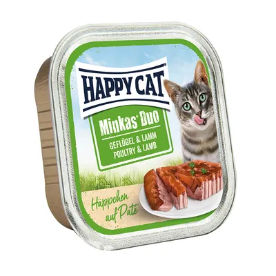 Happy Cat Minkas Duo Pollo e agnello, bocconcini su paté. Confezione con immagine di un gatto e cibo umido servito.