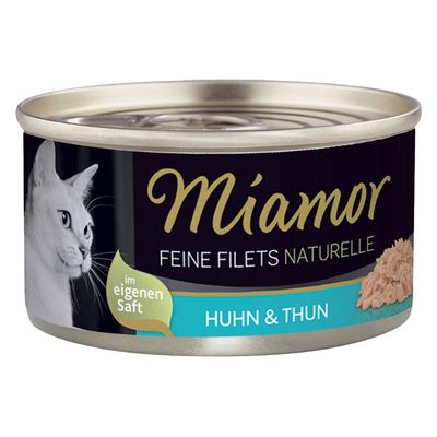 Miamor Feine Filets Naturelle Huhn & Thun, im eigenen Saft. Bild på katt och kyckling- och tonfiskfiléer synliga på burkens etikett. Text på tyska.