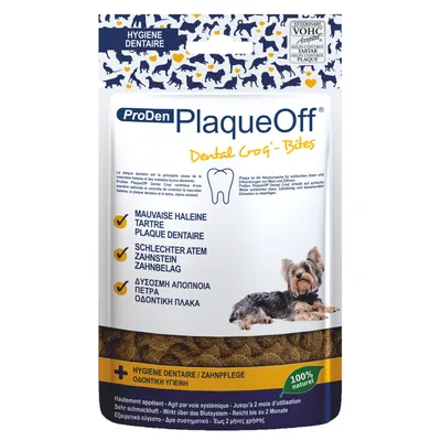 ProDen PlaqueOff Dental Croq' Bites para perros. Texto visible: higiene dental, 100% natural, hasta 2 meses de uso. Imagen de un perro pequeño en el envase.