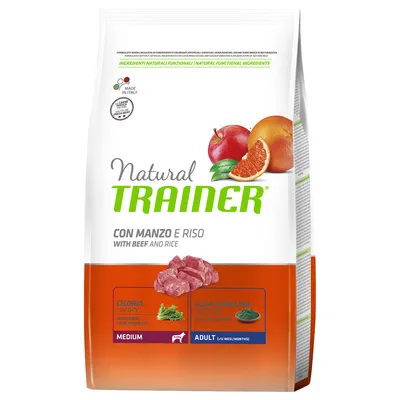 Natural Trainer CON MANZO E RISO hondenvoer, met afbeelding van rundvlees, cichorei en spirulina. Voor medium volwassen honden (6–12 maanden). Made in Italy staat zichtbaar op de verpakking.