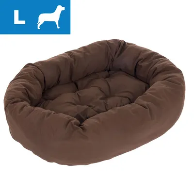 Brun hundeseng i stof, størrelse L vist med hvid silhuet af hund og bogstavet L på blå baggrund i øverste venstre hjørne. Brun hundeseng i stof, størrelse L vist med hvid silhuet af hund og bogstavet L på blå baggrund i øverste venstre hjørne.