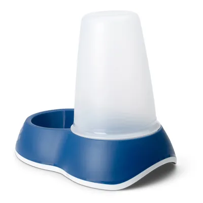 Automatische voer- of waterdispenser van blauw en wit plastic, met transparant reservoir en ronde kom.