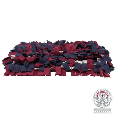 Snuffle mat made of fabric strips in red, blue and beige. Certificate: Animal Welfare Complaint according to Article 17 with inspection number 201815017.