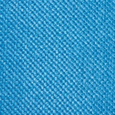 Primer plano de un material textil azul tejido. La estructura muestra fibras finas y un patrón uniforme.