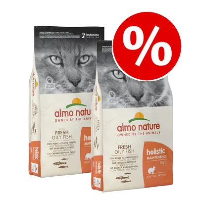 Dos sacos de pienso para gatos Almo Nature Holistic Maintenance con pescado azul fresco, 12 kg. Símbolo de porcentaje en rojo indicando oferta o descuento.