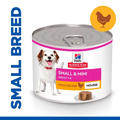 Hill's Science Plan Small & Mini Adult 1-6, s piletinom, mousse. Slika limenke hrane za pse male pasmine, vidljiv komad moussea na tanjuriću.