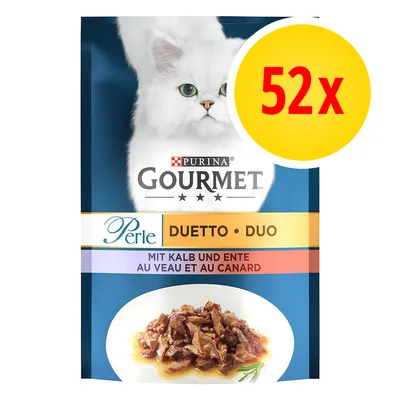 Purina Gourmet Perle Duetto Duo, mit kalb und ente, confezione da 52x. Immagine di bustina con piatto di bocconcini in salsa e gatto bianco sullo sfondo.