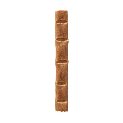 Bâtonnet à mâcher brun, rainuré, sans emballage ni marque visible, présenté sur fond blanc.