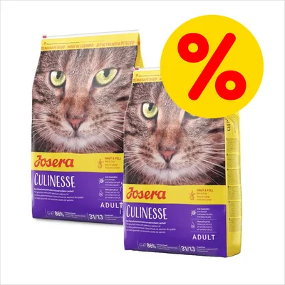 Kaksi Josera Culinisse Adult -kuivaruokapussia kissoille, suuri keltainen prosenttimerkki oikeassa yläkulmassa. Pakkauksissa kissan kasvokuva ja tuotetiedot näkyvissä.