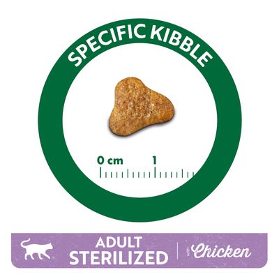 Száraz táp szemcse méretábrával (0–1 cm), feliratok: SPECIFIC KIBBLE, ADULT STERILIZED with Chicken, macska ikon látható.
