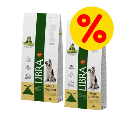 Dos sacos de pienso Libra Adult with Chicken, 24 % proteína, 13 % grasa, 12 a 14 vitaminas y minerales. Etiqueta Affinity. Símbolo de porcentaje en círculo amarillo indica oferta.